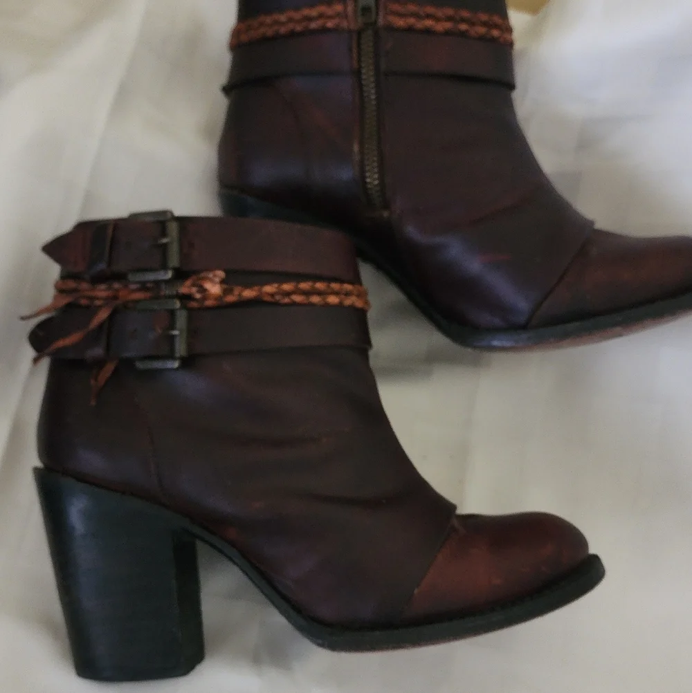 Freebird Dark Brown Heeled Boots - Picture 1 of 6